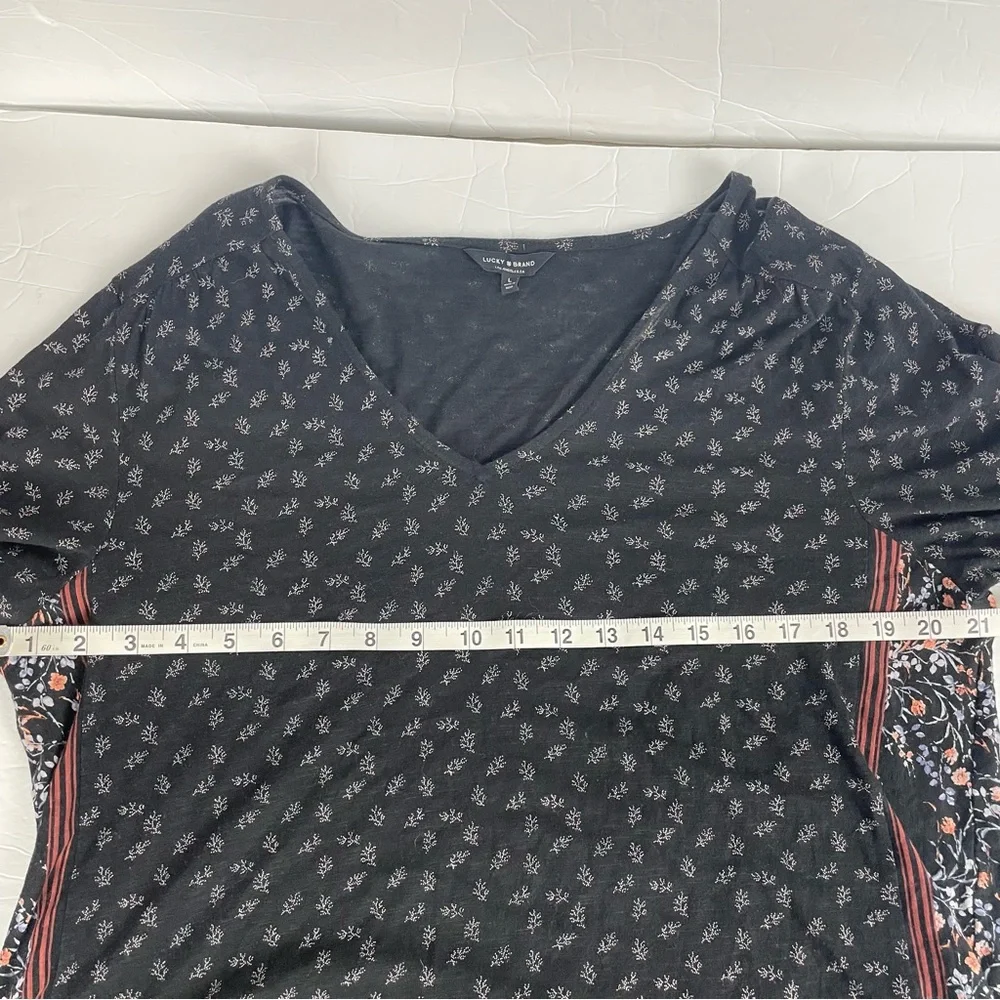 Lucky Brand Black Floral Design Knit‎ Top Size Large - Picture 7 of 9